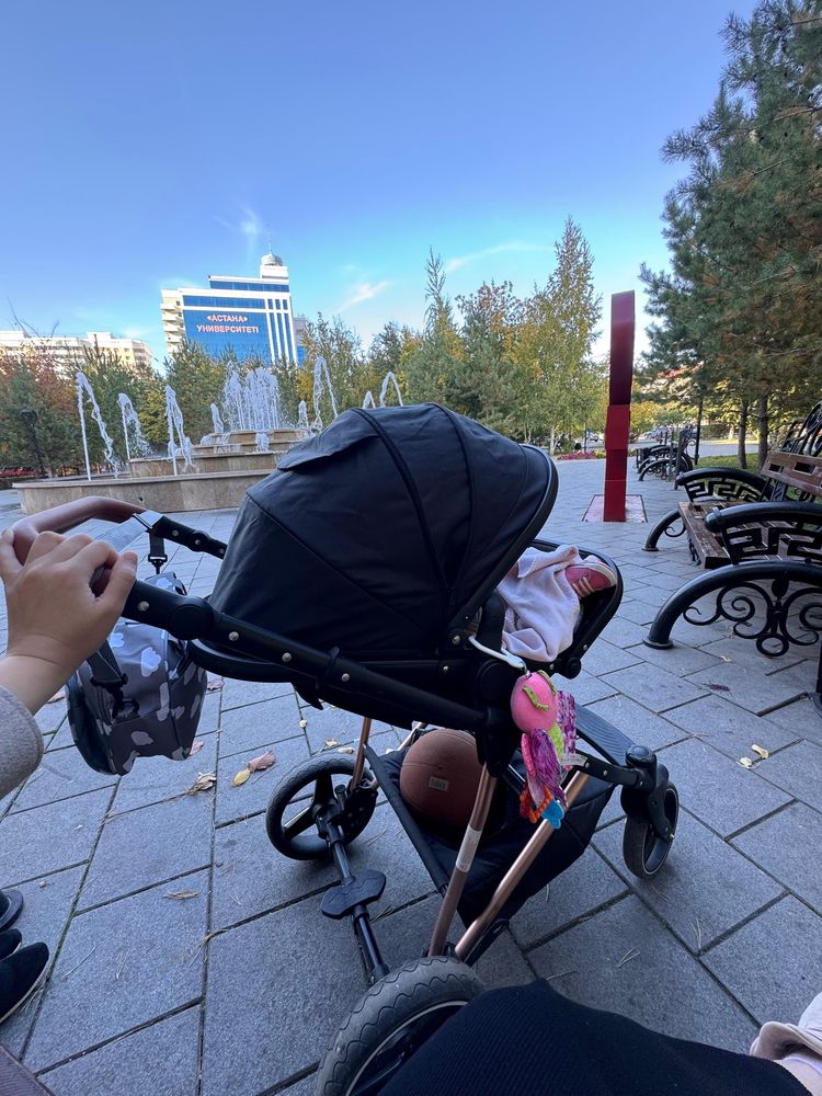 Срочно продаются 2 (две) прогулочные коляски - Joie Tourist и Mikolino