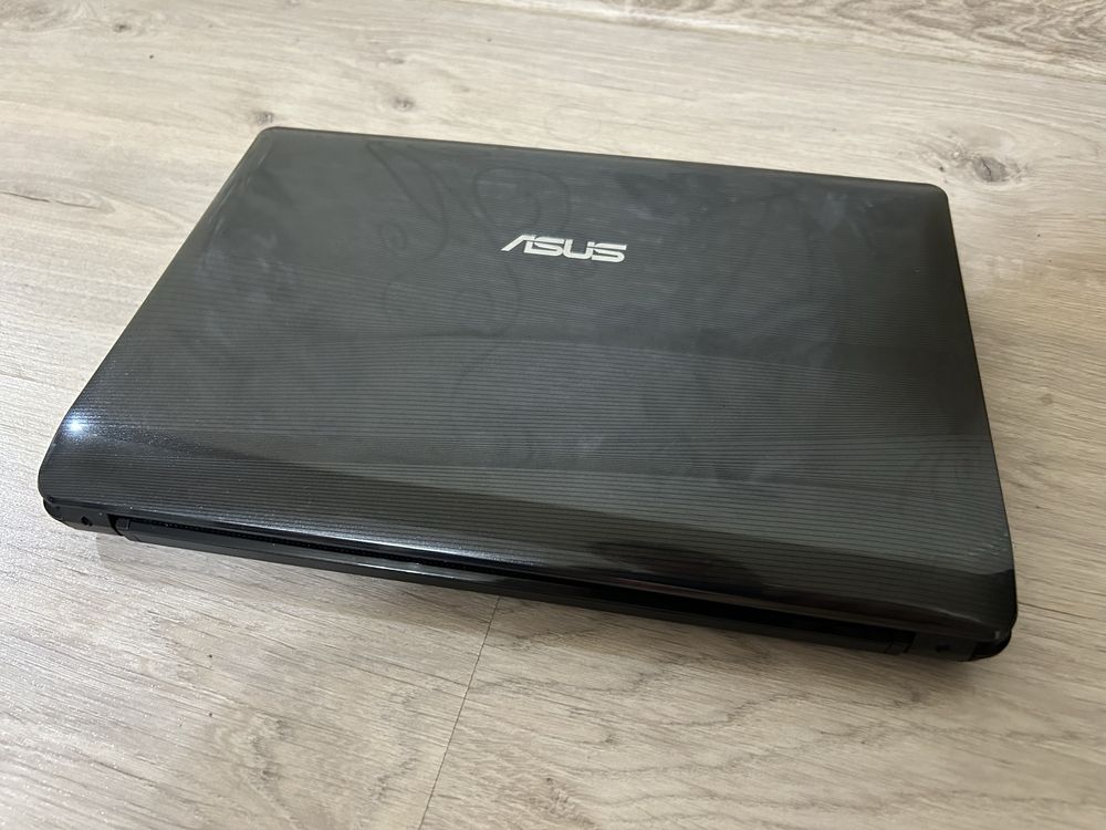 Ноутбук Asus в хорошем состоянии