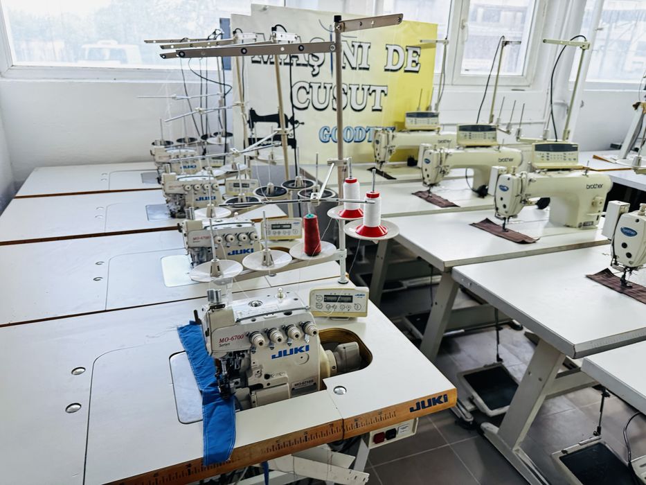 Masina de surfilat JUKI 5 fire automata cu taiere ata si servo motor