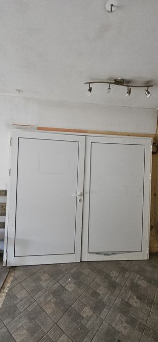 Алуминиева врата