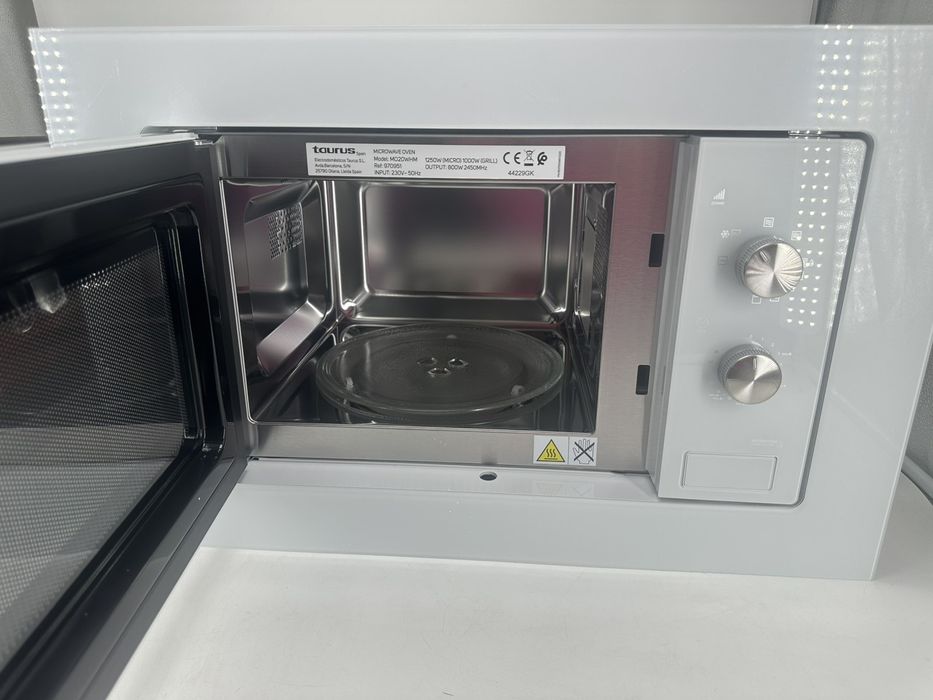 Вградена бяла микровълнова TAURUS  стъклена 
Капацитет 20 л
Механично