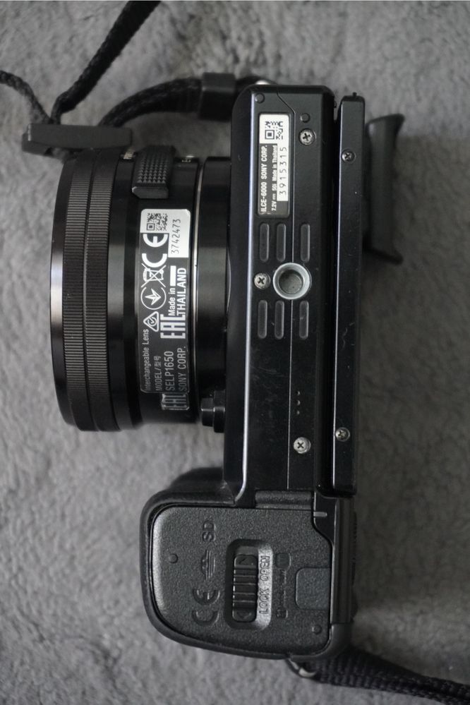 Sony A6000 + Obiectiv 16-50 + baterie + curea
