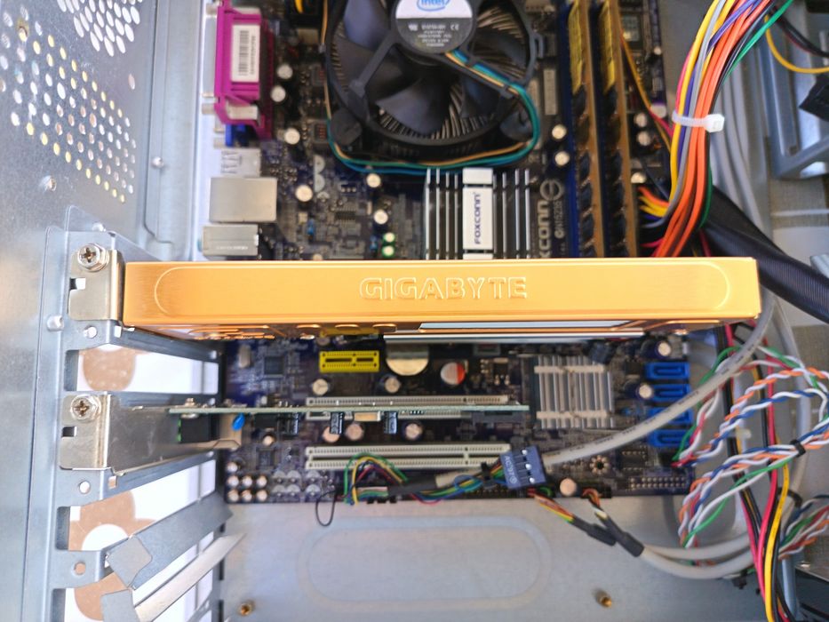 Vând PC funcțional cu Windows 7