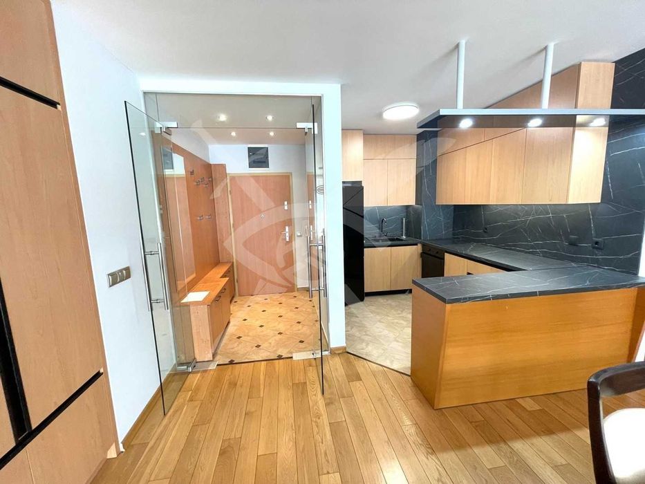 Дава се под наем Тристаен апартамент в София, Витоша - 111 кв.м за 900 € - Снимка #2