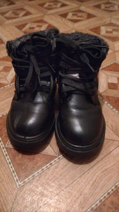 Отдам осенние-зимнюю обувь за 1000 тенге