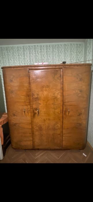 Обзавеждане от масивно дърво