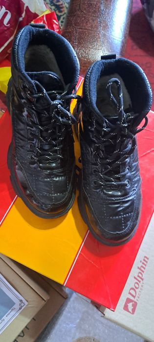 Продам весенние в отличном состоянии