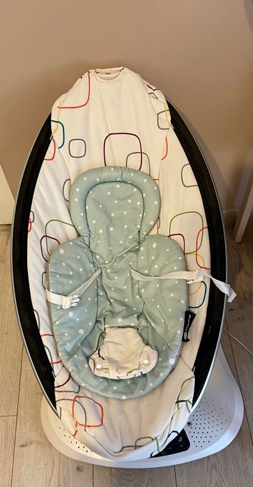 4moms mamaRoo® 4 бебешка люлка + подложка за новородено
