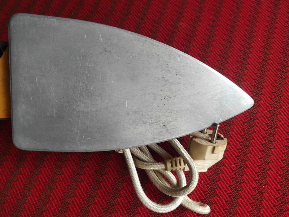 Fier de călcat Philips din inox, calcă excelent