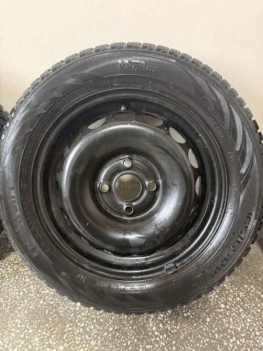 Set roți iarnă 165/65/R14 + capace originale Toyota Aygo