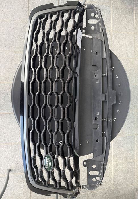 Решетка на Range Rover Velar оригинален J8A2-8200-AE