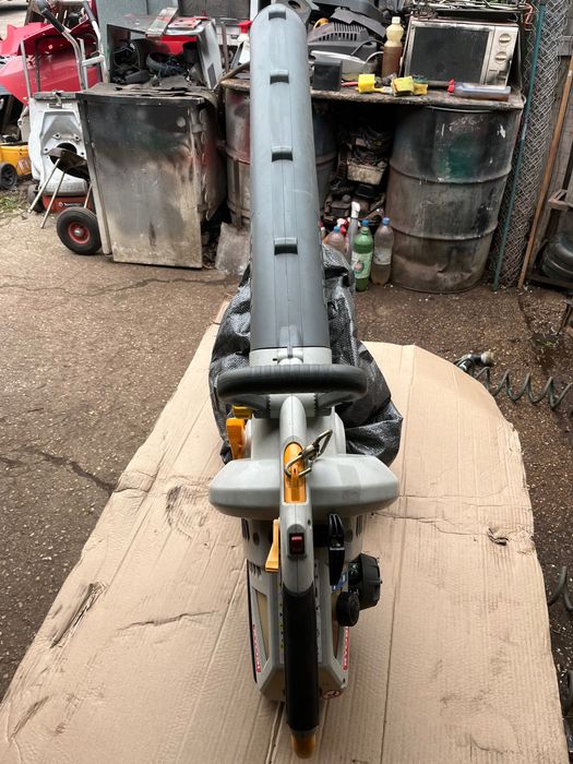 Моторен листо саберач +духалка  Ryobl UK