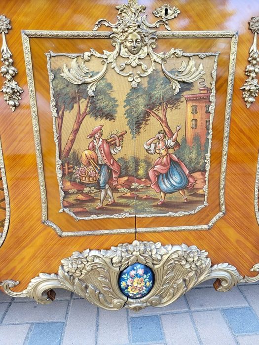 Феноменален шкаф в стил Луй  ХV