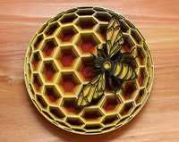 Vand decoratiune albina din lemn pentru apicultori
