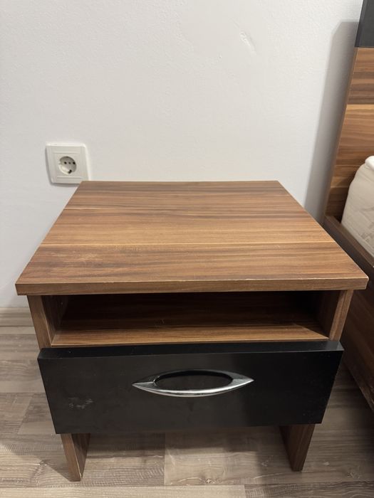 Dormitor cu dulap si noptiere