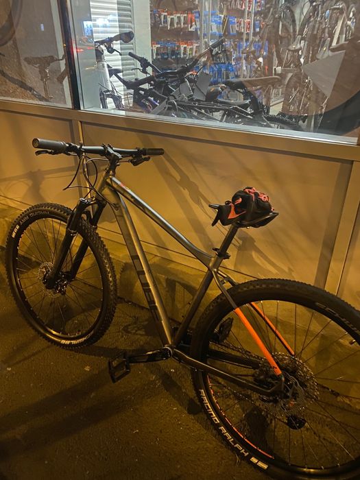 Bicicleta Cube Reaction Pro Grey Orange 2022