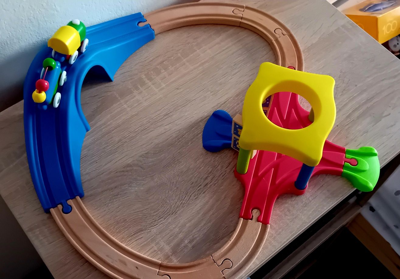 Tren din lemn, cuplaj cu magneti
