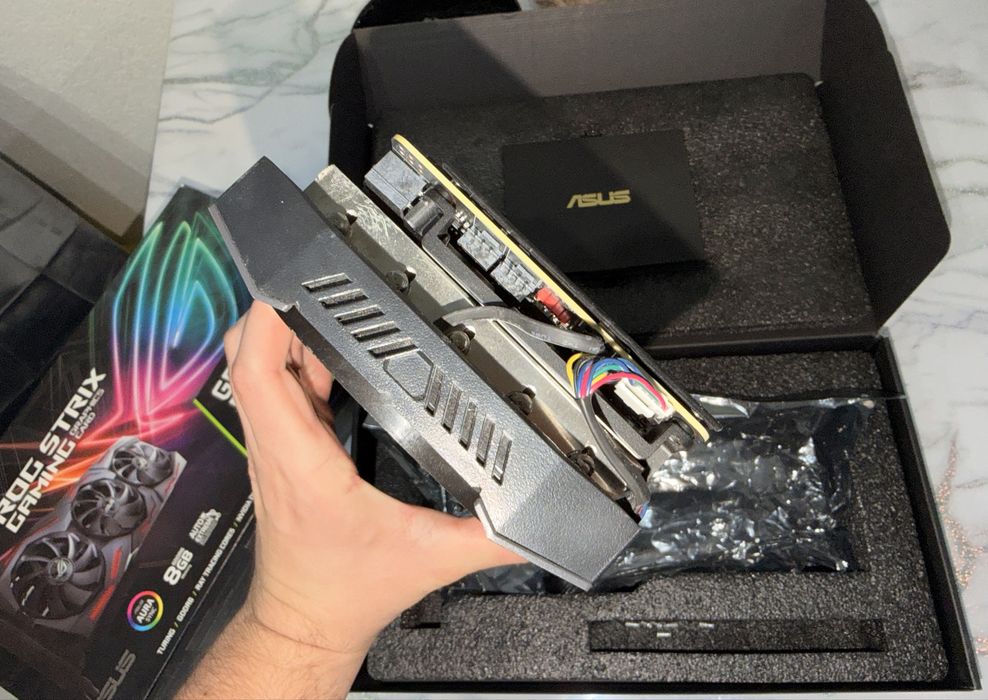 Placa video (GPU) ASUS rog strix RTX 2080 super oc