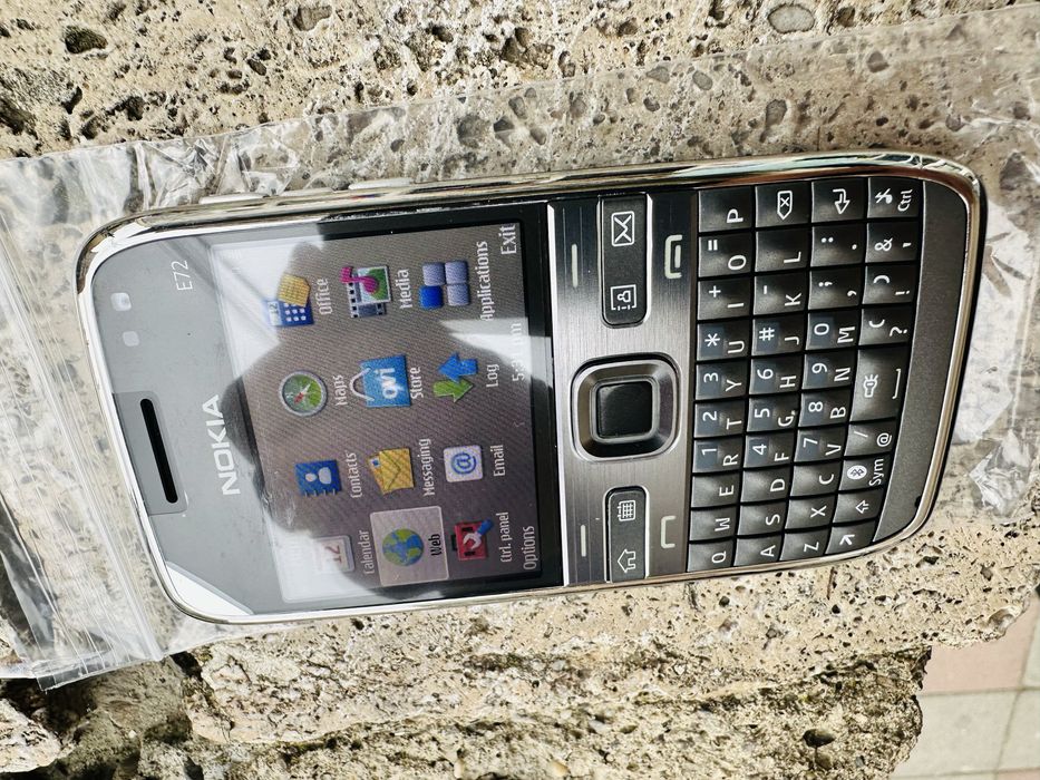 Nokia e72 aproape nou , model RM-530 , Made in Finland
