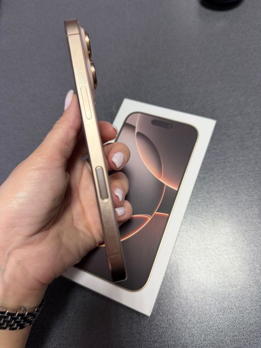 Iphone 16 pro, desert titanic