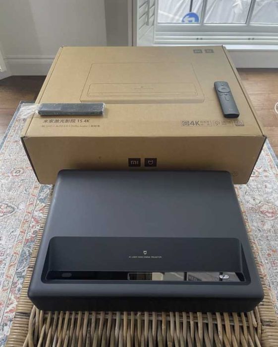 Vand proiector laser Xiaomi Mi 4K - UST, 4K UHD, stare excelentă