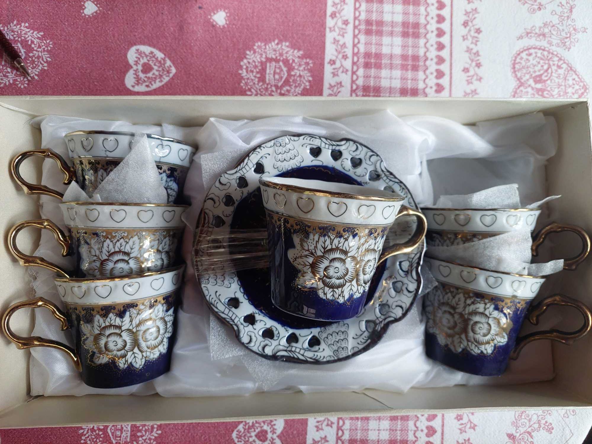 Set Malooki 6 cesti cafea sau ceai, cu farfurii portelan