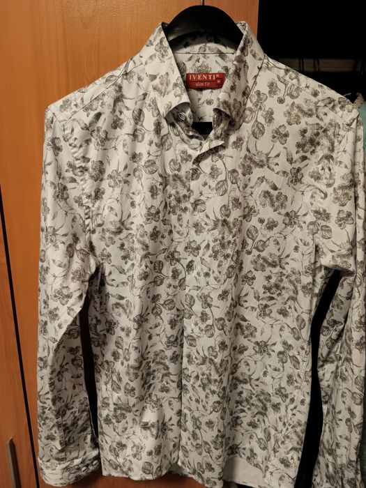 Мъжки костюм с 2 ризи