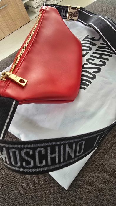 Нова кожена чанта LOVE Moschino