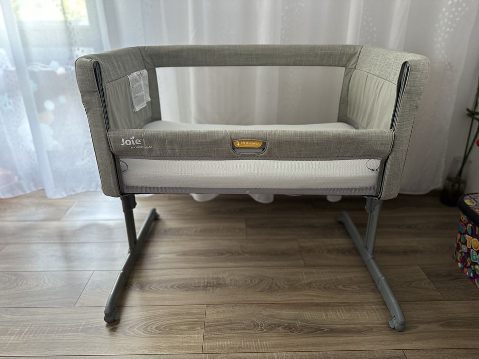 Vând  Patut c-o sleep JOIE  + perina gravide în formă de U, CADOU