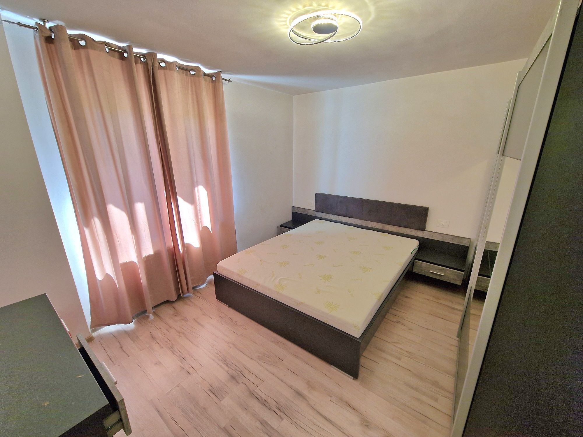 Închiriez 2 camere ultracentral