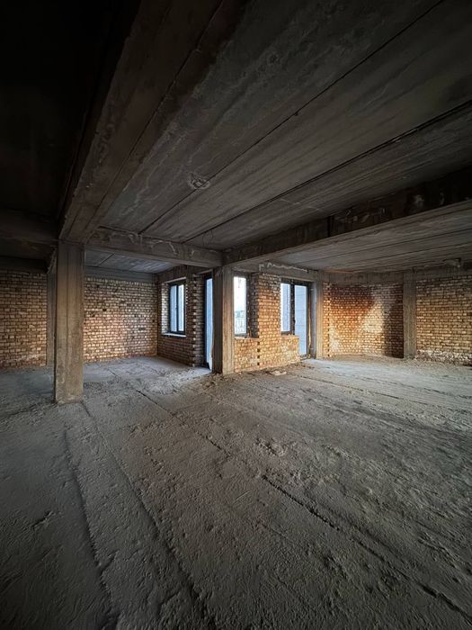 Продаётся Здания Ракат махалля 3.5 соток 1-линия 5 этаж 1.400 кв.м