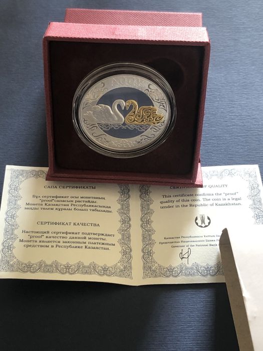 Серебряная монета «Аққу” (“Лебедь”) с бриллиантовой вставкой