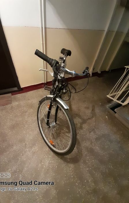 Vând bicicletă Marca Rushhour.