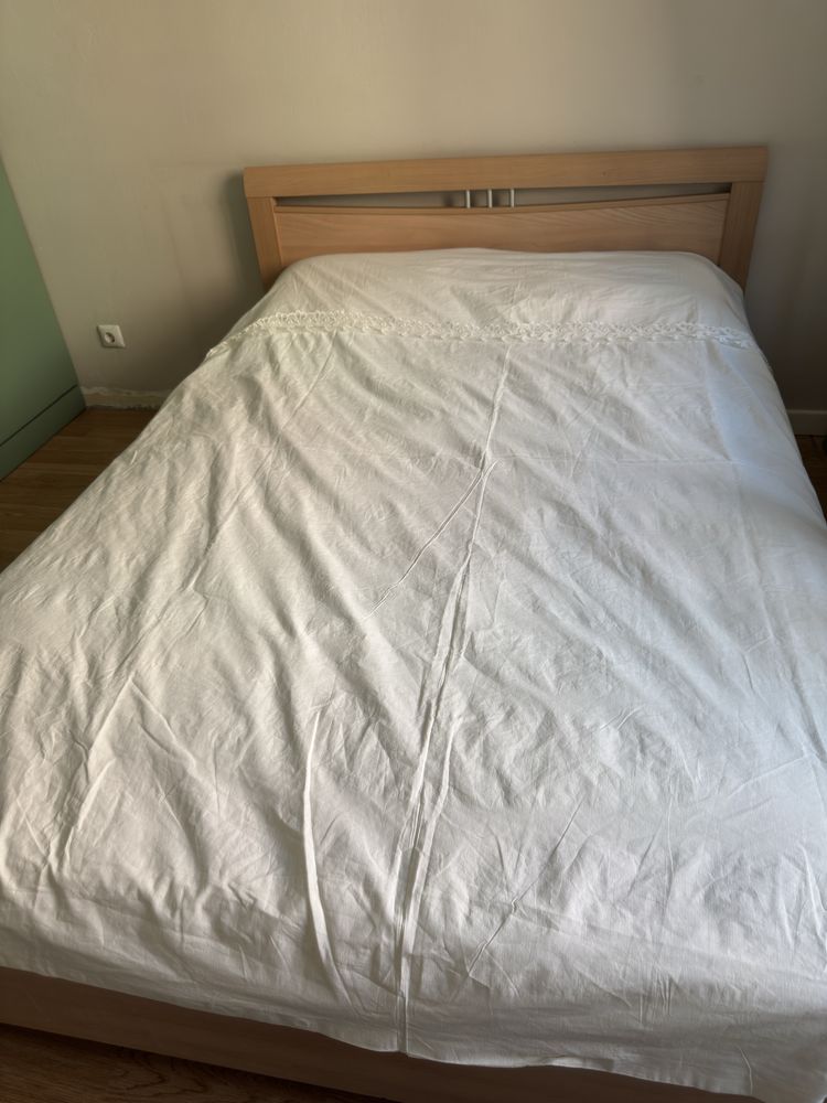Продам двуспальную кровать