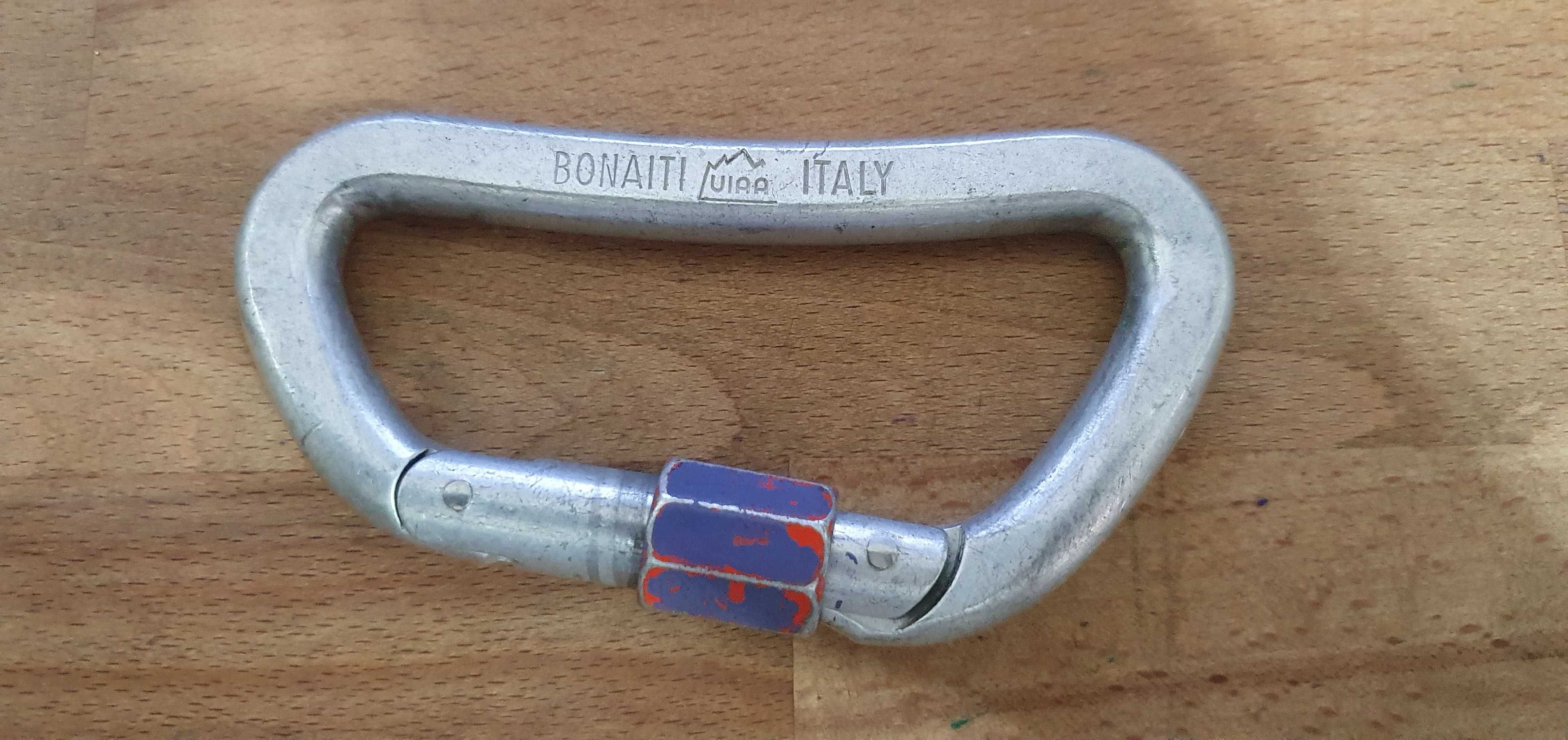 Vintage Bonaiti Italy D Shape Carabiner. UIAA. 3250kg