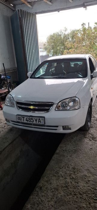 Lasetti 1.8 arzon srochne sotiladi