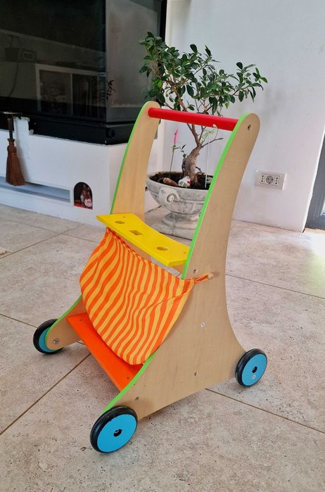 Premergător din lemn – ideal pentru învățarea mersului