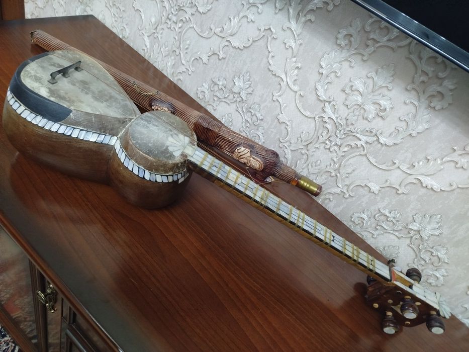 Yong'oq daraxtidan Azarbayjon dutori