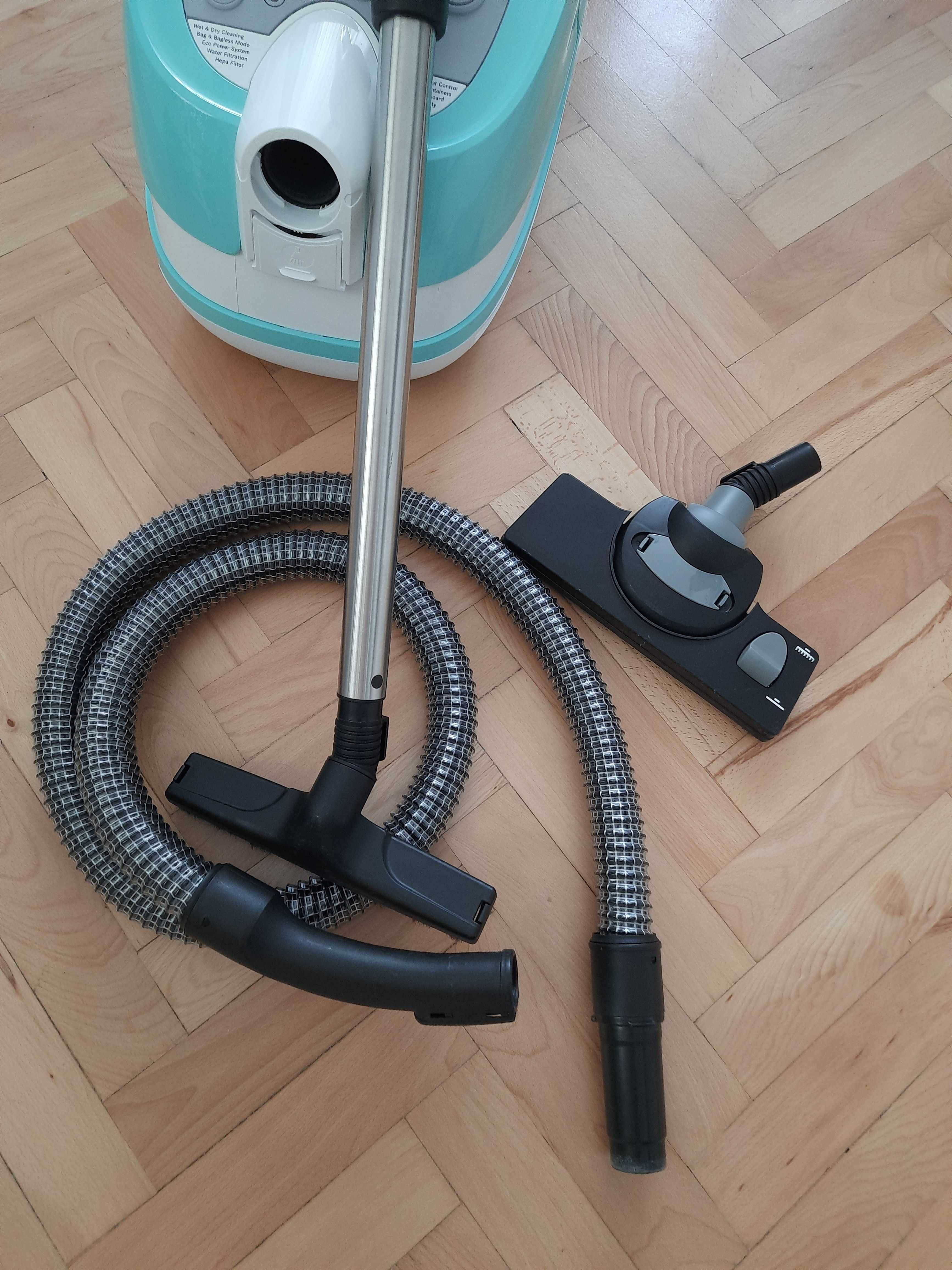 Aspirator Bosch AquaWash and Clean 2000W