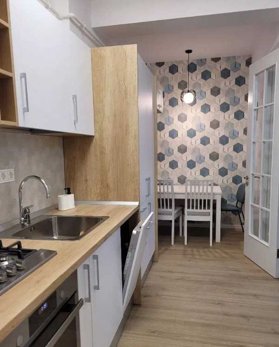 Дава се под наем Тристаен апартамент в Пловдив, Каменица 1 - 85 кв.м за 244.8 € - Снимка #1