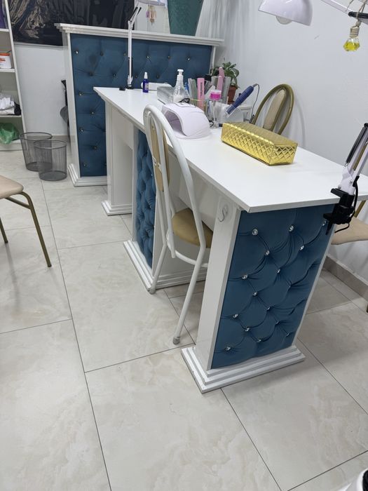 Репсешн и манюкюрный стол