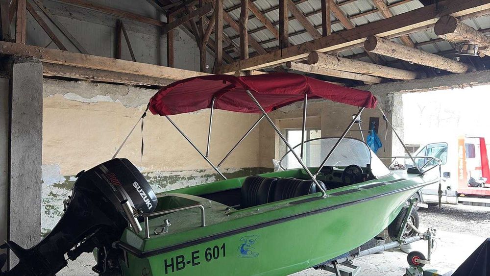 Se oferă spre vânzare ambarcațiune cu motor de 40 cp!