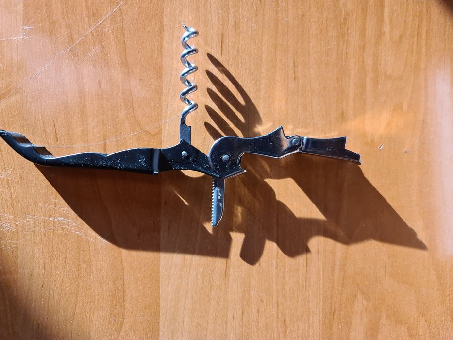 Открывалка, открывашка для вина, пива. Для официантов.