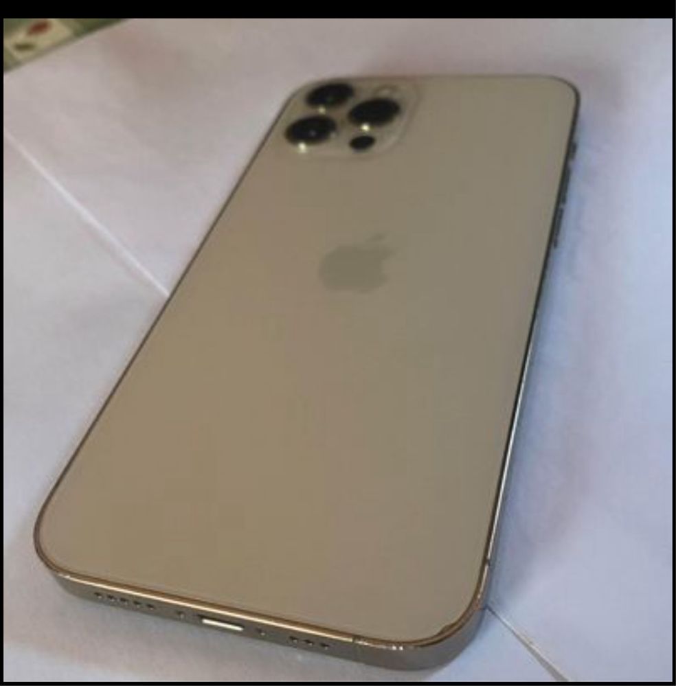 Vând iPhone 12 Pro de 205 6 de giga