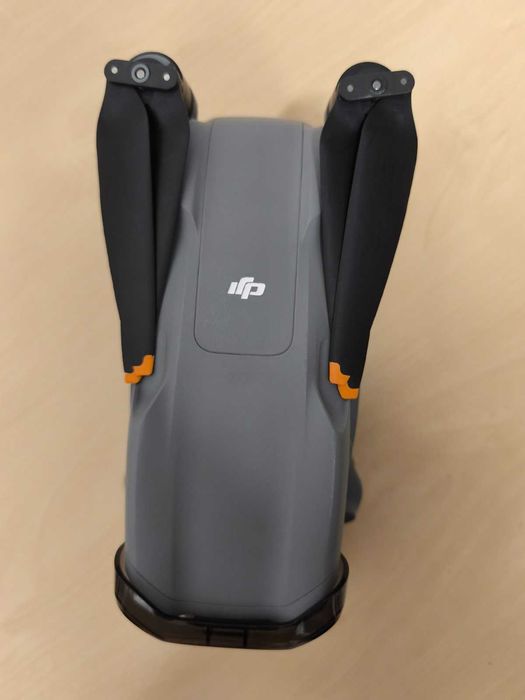 Drona DJI Air 3 + telecomandă + 1 baterie