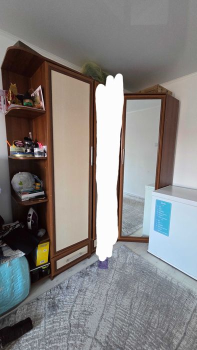 Шкаф угловой в хорошом состоянии