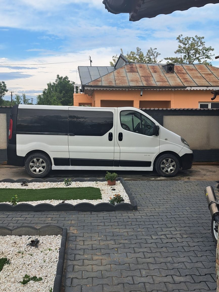 Renault trafic 6 locuri + marfa modelu lung