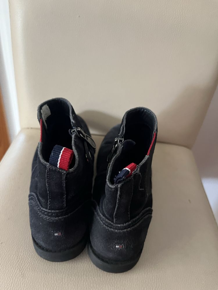 Paciotti, Levis, Hilfiger, pepe jeans