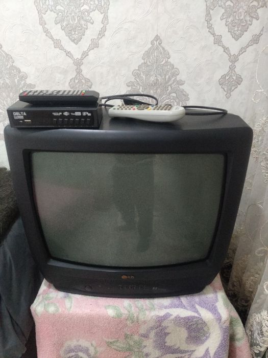 Продам телевизор в отличном состоянии, приставка интернет