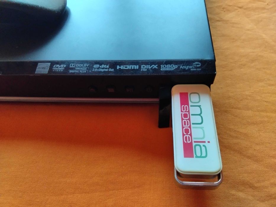 страхотен 3D BLUE RAY USB дивиди плър Самсунг нов внос Германия